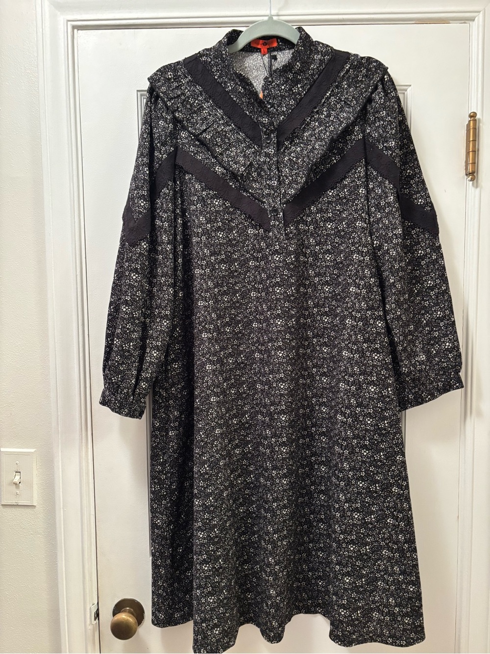 Black Floral Midi Swing Dress with V-Yoke and Long Sleeves
Size Large